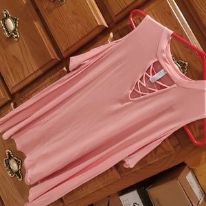 Cold shoulder tunic top